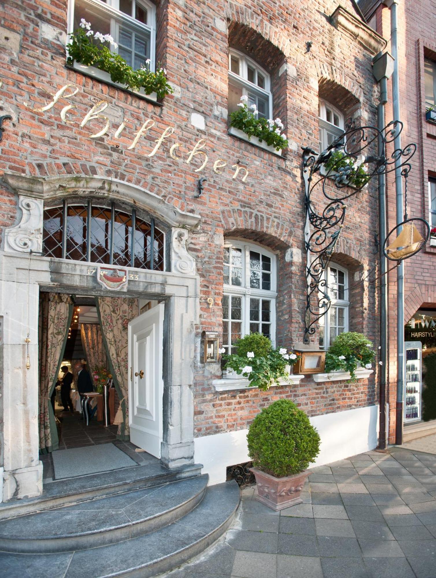 Hotel Barbarossa Dusseldorf Bagian luar foto